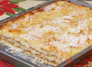 Recept Jednoduchý sypaný jablkový koláč s názvom "tri hrnčeky", ktorý máte pripravený za pár minút.