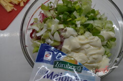 Príprava receptu Redkvičkový šalát so syrom, krok 2