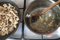 Príprava receptu Cestoviny s kuracím mäsom a syrovou omáčkou, krok 3