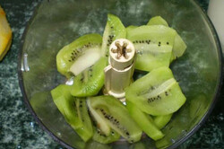 Príprava receptu Domáce kiwi nanuky, krok 3