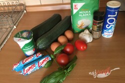 Príprava receptu Cuketová roláda s paradajkami a cesnakovou náplňou, krok 1