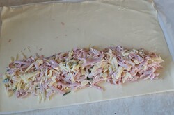 Príprava receptu Mega rýchle rolky plnené šunkou a syrom z lístkového cesta, krok 3