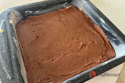 Vyskúšaný recept na retro koláč z roku 1979 s názvom úsporné kakaové rezy. Výsledok milo prekvapil., krok 3