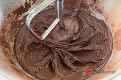 Vyskúšaný recept na retro koláč z roku 1979 s názvom úsporné kakaové rezy. Výsledok milo prekvapil., krok 1