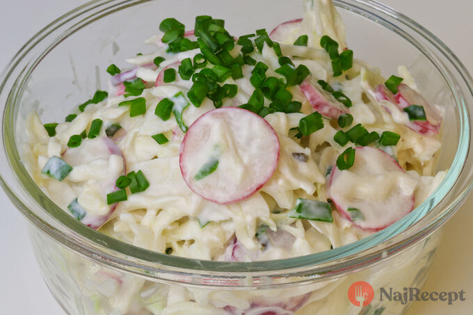 Recept Redkvičkový FIT šalát coleslaw. Využite čerstvú zeleninu zo záhrady a pripravte si dokonalú prílohu.