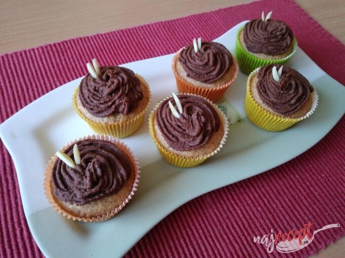 Recept Cupcakes s čokoládovou šľahačkou