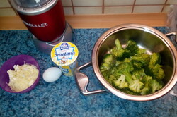 Príprava receptu Zapečené zemiaky s brokolicou a syrom, krok 1