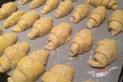 Príprava receptu Plnené croissanty so salámou a syrom, krok 6