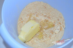 Príprava receptu Nepečená torta s krémom z kondenzovaného mlieka s jahodami a šľahačkou, krok 2