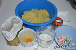 Príprava receptu Zemiakové placky plnené hermelínom, krok 1