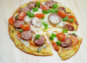 Recept Najchutnejšia cuketová pizza z panvičky, ktorú si zamilujete.