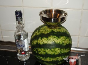 Recept Ako vyrobiť vodkový melón na párty