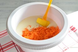 Príprava receptu Zdravší dezert - mrkvový koláč s citrónovou polevou, krok 6