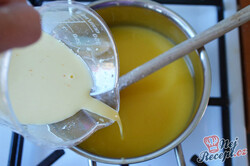 Príprava receptu Svieži pomarančový zákusok so šľahačkou, krok 5