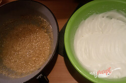Príprava receptu Linecký orechový koláčik sa žĺtkovou polevou, krok 8