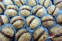 Príprava receptu Chrumkavé orechové koláčiky plnené čokoládovým krémom, krok 5