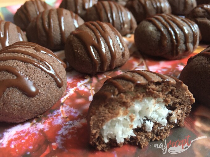 Recept Čokoládové sušienky s bohatou kokosovou náplňou