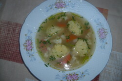 Recept Zeleninová polievka s krupicovými knedľami