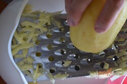 Príprava receptu Výborné zemiakové placky s kyslou smotanou, krok 1