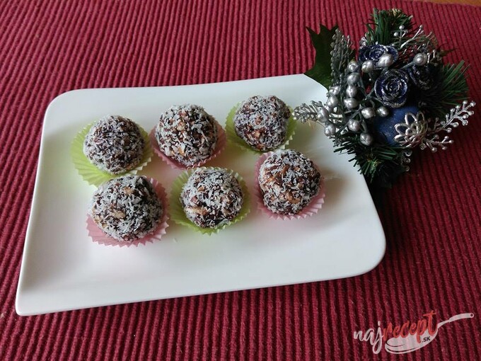 Recept Vianočné cukríky obalené v kokose