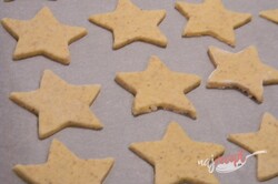 Príprava receptu Orieškové hviezdičky - krehké vianočné cukrovinky, krok 4