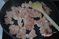 Príprava receptu Ľahký kurací šalát so zálievkou z kyslej smotany a dijonskej horčice, krok 1