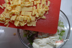 Príprava receptu Redkvičkový šalát so syrom, krok 3