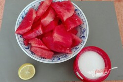 Príprava receptu Džem z červeného melóna, krok 1