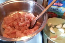Príprava receptu Cestoviny s kuracím mäsom v paradajkovej omáčke, krok 2