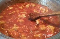 Príprava receptu Cestoviny s kuracím mäsom v paradajkovej omáčke, krok 6