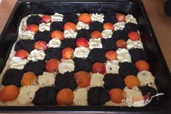 Príprava receptu Kysnutý koláč s makom, marhuľami a tvarohom, krok 9