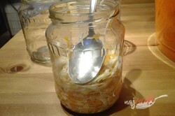 Príprava receptu Solený kapustový šalát s mrkvou, krok 2