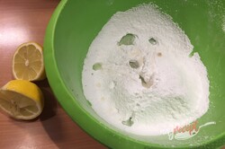 Príprava receptu Cuketový koláč s makom a citrónovou polevou, krok 14