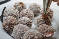 Príprava receptu Nepečené vianočné kokosové guľky s čokoládou, ktoré máte hotové za pol hodinku, krok 6