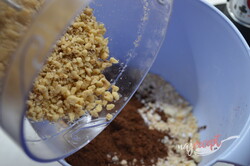 Príprava receptu Orechová saláma obalená v kokose, krok 2