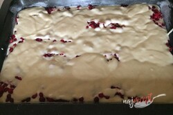 Príprava receptu Najjemnejší koláč z kyslej smotany so šťavnatým krémom vnútri, krok 7