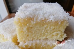 Príprava receptu Snehová vločka - fantastický hrnčekový kokosový koláčik so šľahačkou, krok 1