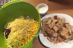Príprava receptu Ľahký šalát s kuracím mäsom, fazuľou a syrom, krok 4