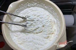 Príprava receptu Ľahký mascarpone-šľahačkový krém, ktorý sa hodí do každej torty a je hotový za 10 minút., krok 1