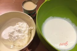 Príprava receptu Nepečená maškrta z kyslej smotany a salka, hotová za 15 minút., krok 2