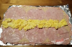 Príprava receptu Bez múky, vajíčka a bez strúhanky - Jemná roláda z mletého mäsa, plnená praženicou a Moravankou, krok 4