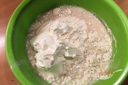 Príprava receptu Najlepšia náhrada chleba z hrnčeka. Placky z bieleho jogurtu, ktoré zvládne pripraviť aj začiatočník., krok 4