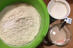 Príprava receptu Najlepšia náhrada chleba z hrnčeka. Placky z bieleho jogurtu, ktoré zvládne pripraviť aj začiatočník., krok 3