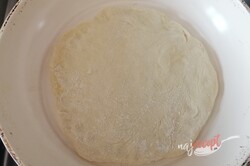 Príprava receptu Extra rýchle cesnakové placky plnené syrom, krok 4