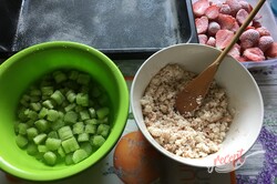 Príprava receptu Šťavnatý rebarborovo jahodový koláčik s tvarohom, krok 4