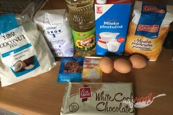 Príprava receptu Veľmi chutná a šťavnatá kokosová raffaello bábovka z hrnčeka, krok 1