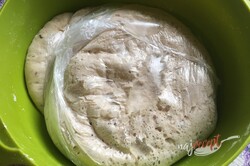 Príprava receptu Chrumkavý hrnčekový domáci chlieb bez miesenia, krok 6