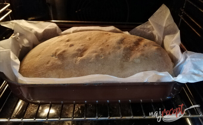Recept Extra jemný hrnčekový chlieb aj pre začiatočníkov, ktorý stačí len zamiešať vareškou.