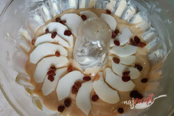 Príprava receptu Šťavnatá jogurtová bábovka s jablkami a hrozienkami, krok 3