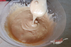 Príprava receptu Šťavnatá jogurtová bábovka s jablkami a hrozienkami, krok 2